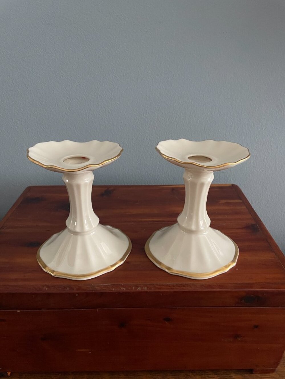 Lenox Symphony Candlestick Holders 24K Gold Trim Ivory Color Pair 4.25" Tall - Picture 2 of 6